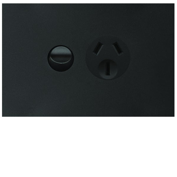 Finesse Switched Socket Sgl 15A Horiz Matt Black