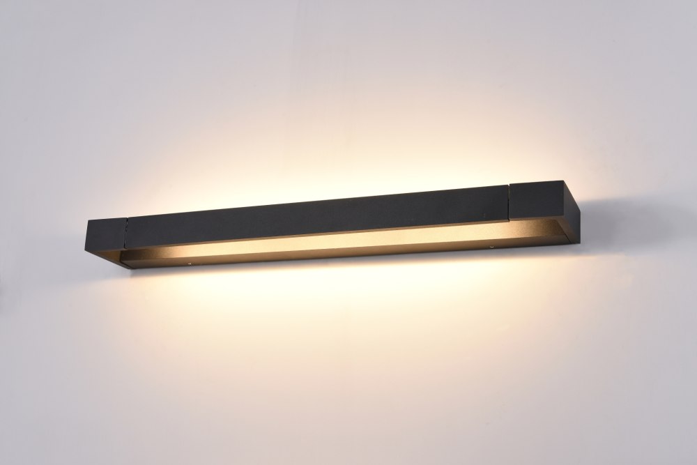 Blade Bathroom Light 900mm 24w 3k IP20 240v White