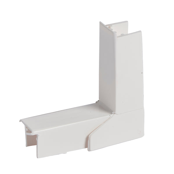 Outer corner for wall duct