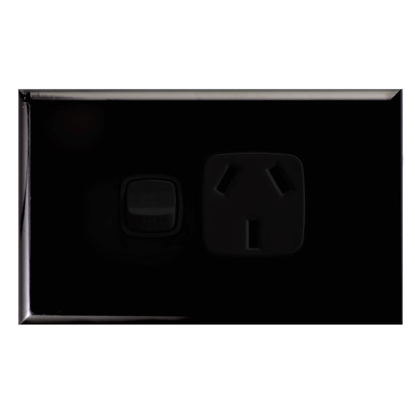 XLP Sw Socket Sgl 10A Horiz Black Gloss