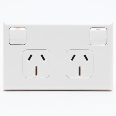 Switched Socket 15A Double Horiz White