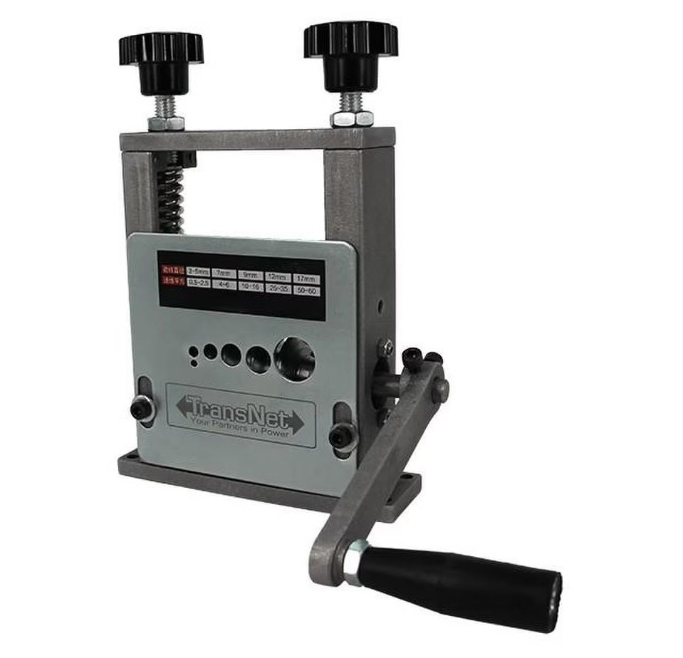 Cable stripping tool